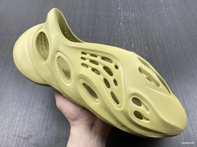 Sulfur GV6775 RNNR Yeezy Adidas Foam 0825